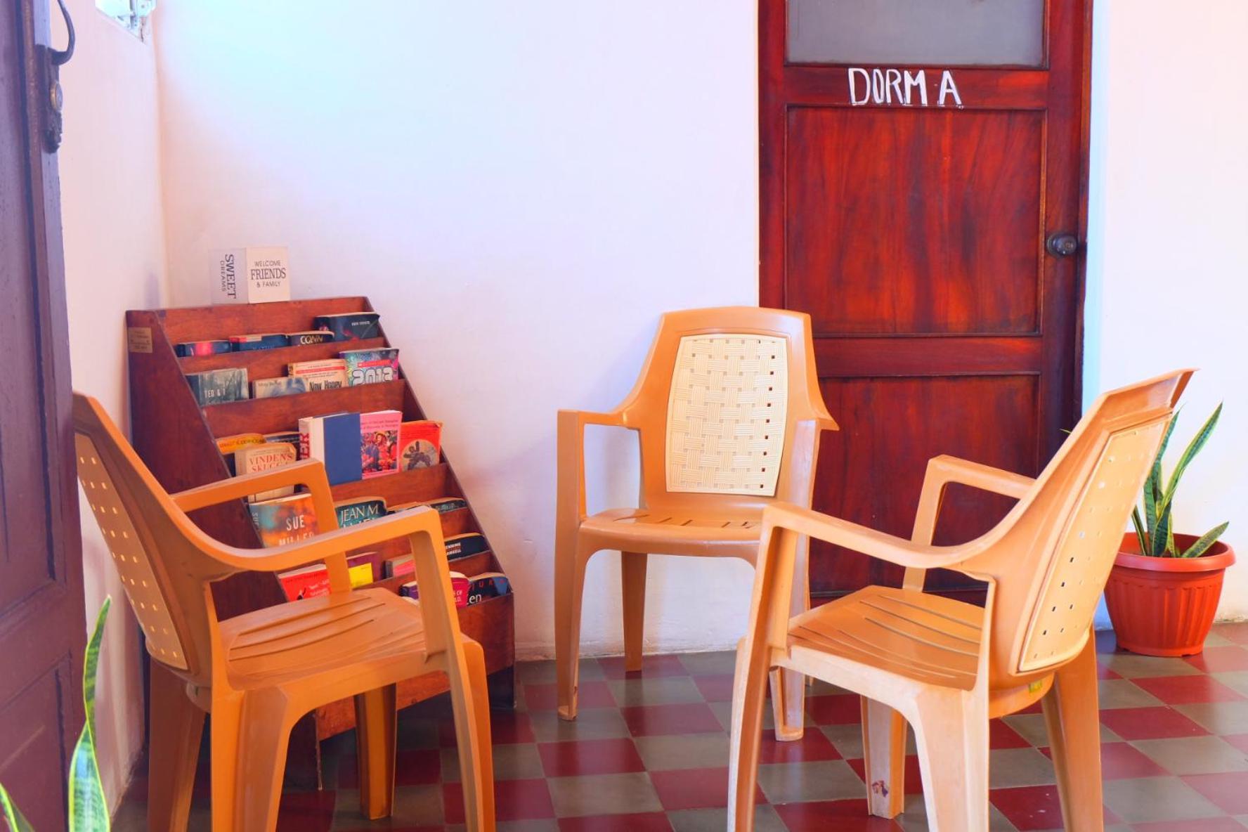 Deakachimba Hostel غرناطة المظهر الخارجي الصورة