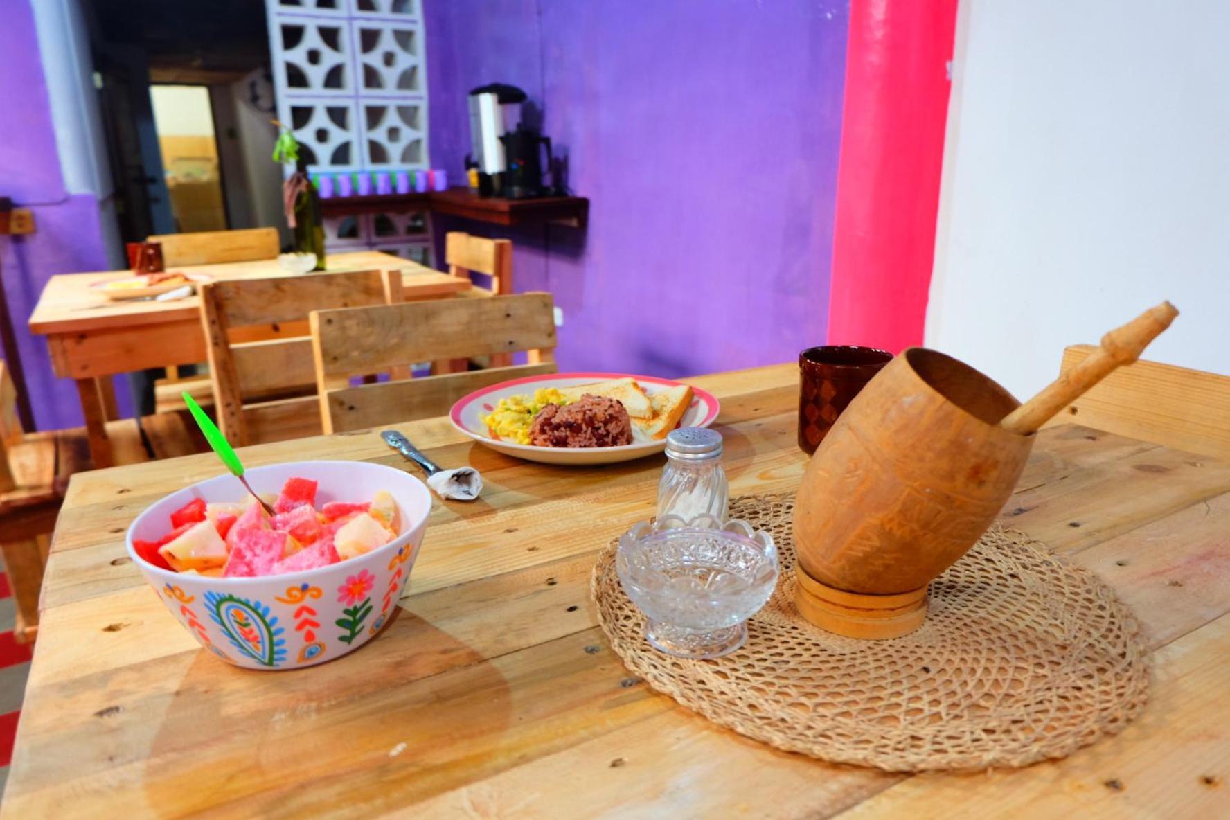 Deakachimba Hostel غرناطة المظهر الخارجي الصورة