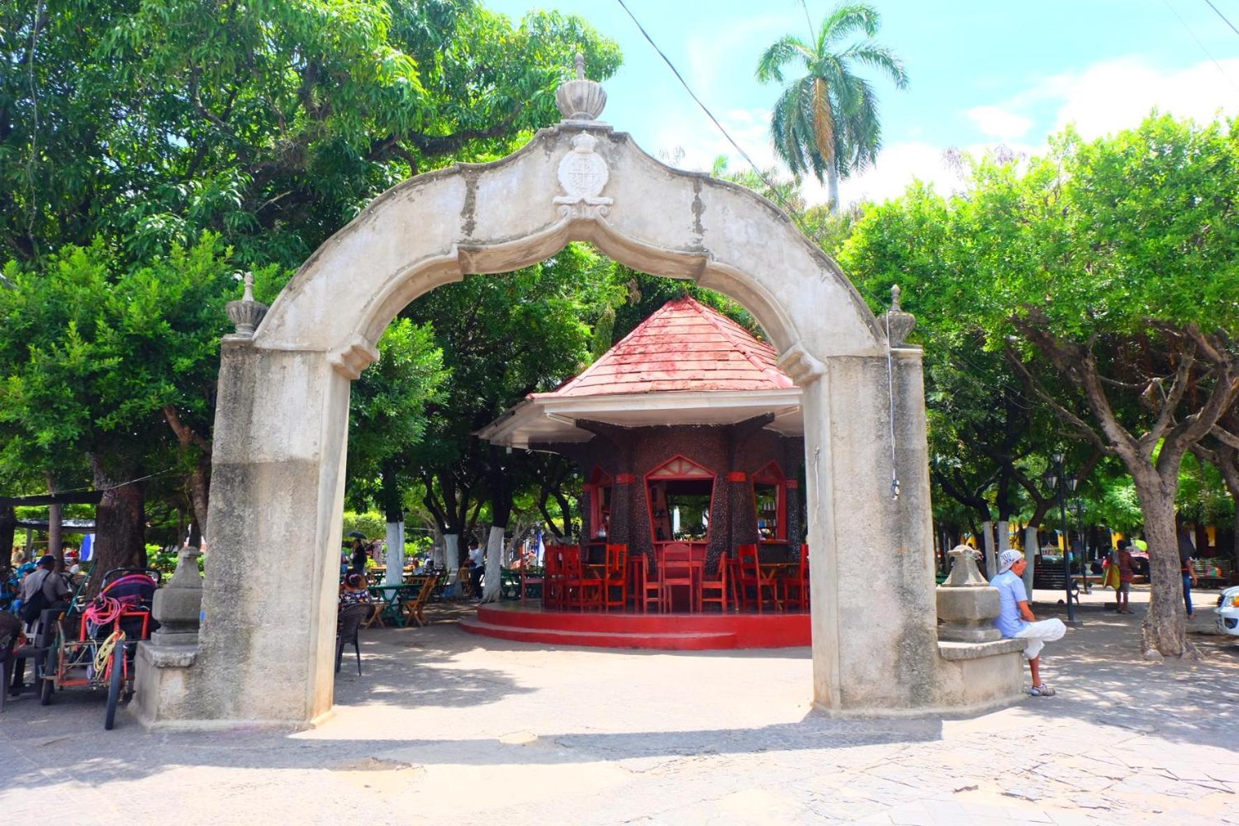 Deakachimba Hostel غرناطة المظهر الخارجي الصورة