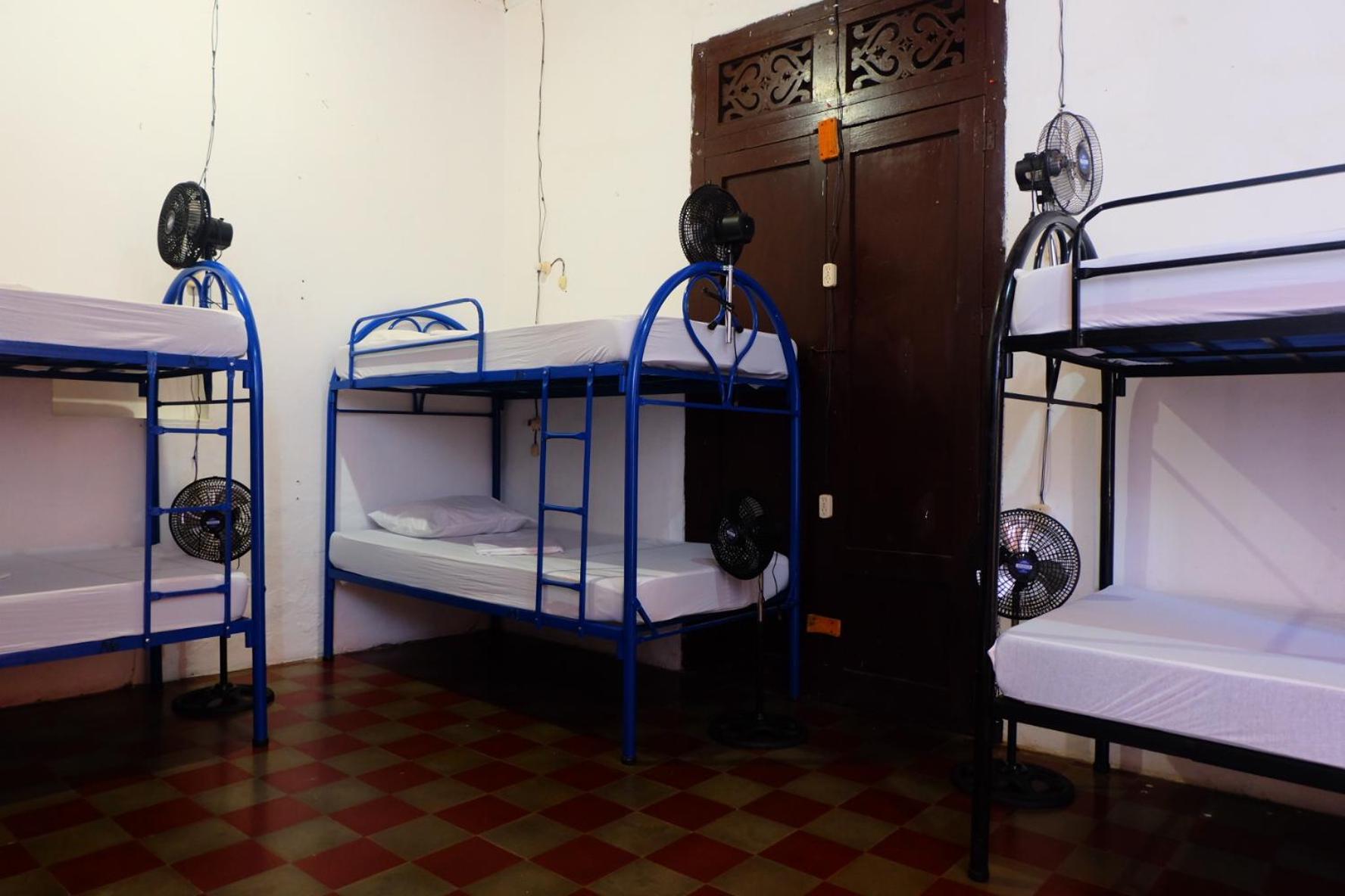 Deakachimba Hostel غرناطة المظهر الخارجي الصورة