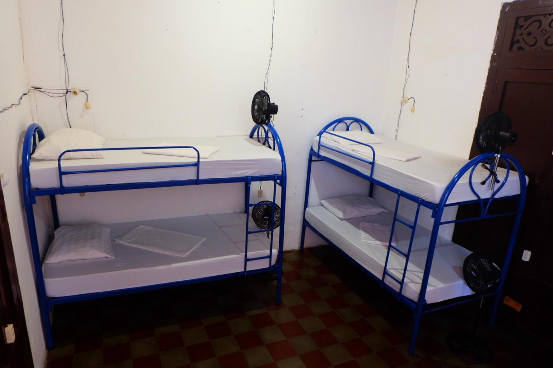 Deakachimba Hostel غرناطة المظهر الخارجي الصورة