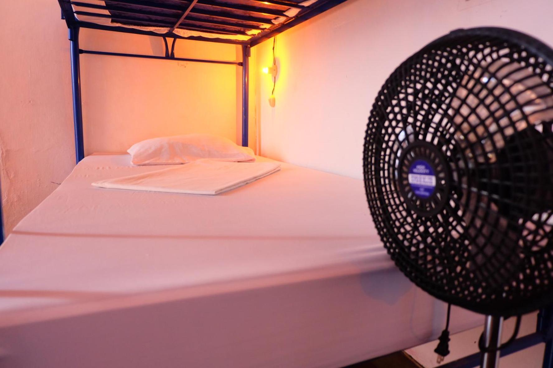 Deakachimba Hostel غرناطة المظهر الخارجي الصورة