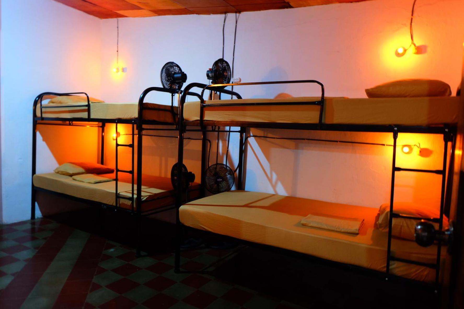 Deakachimba Hostel غرناطة المظهر الخارجي الصورة