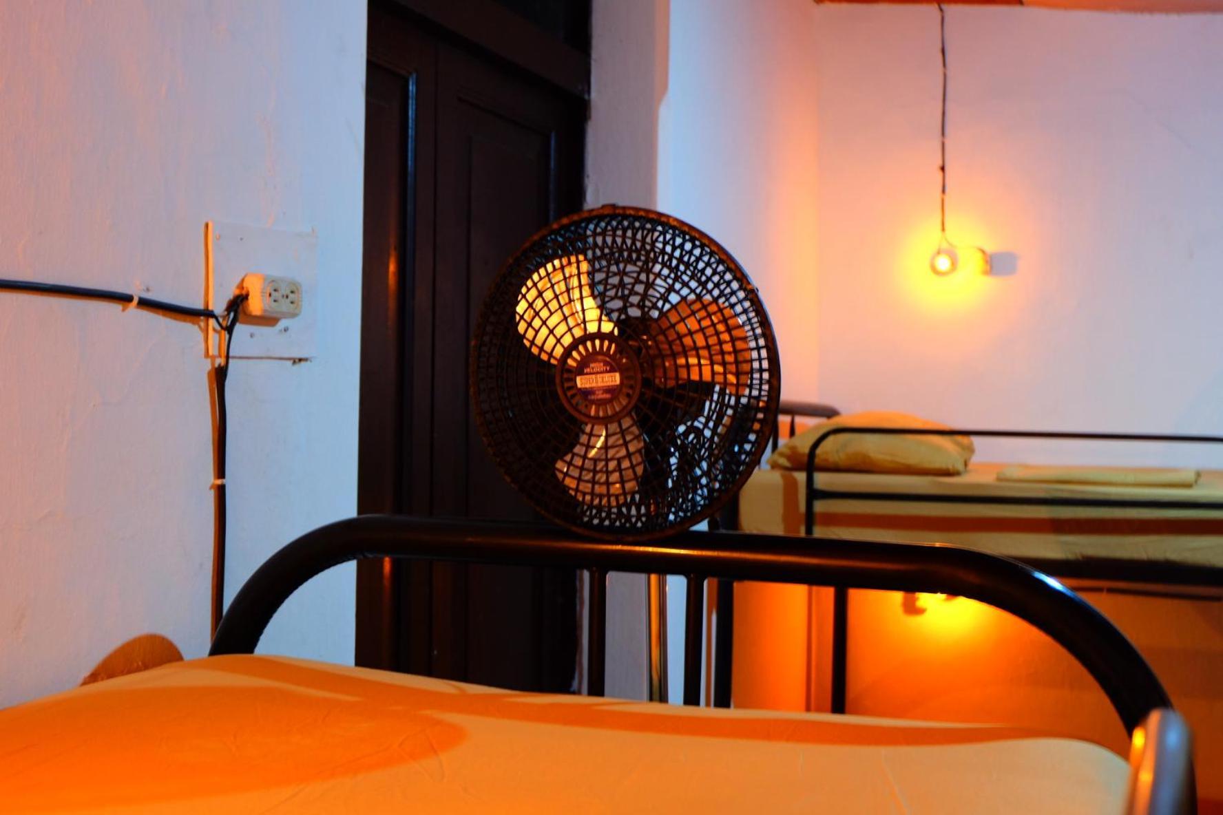 Deakachimba Hostel غرناطة المظهر الخارجي الصورة