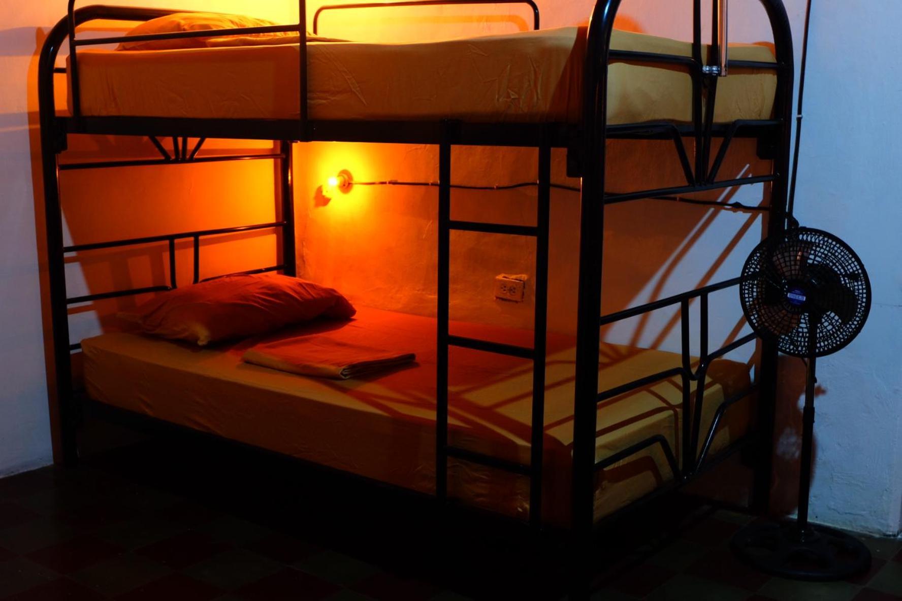 Deakachimba Hostel غرناطة المظهر الخارجي الصورة