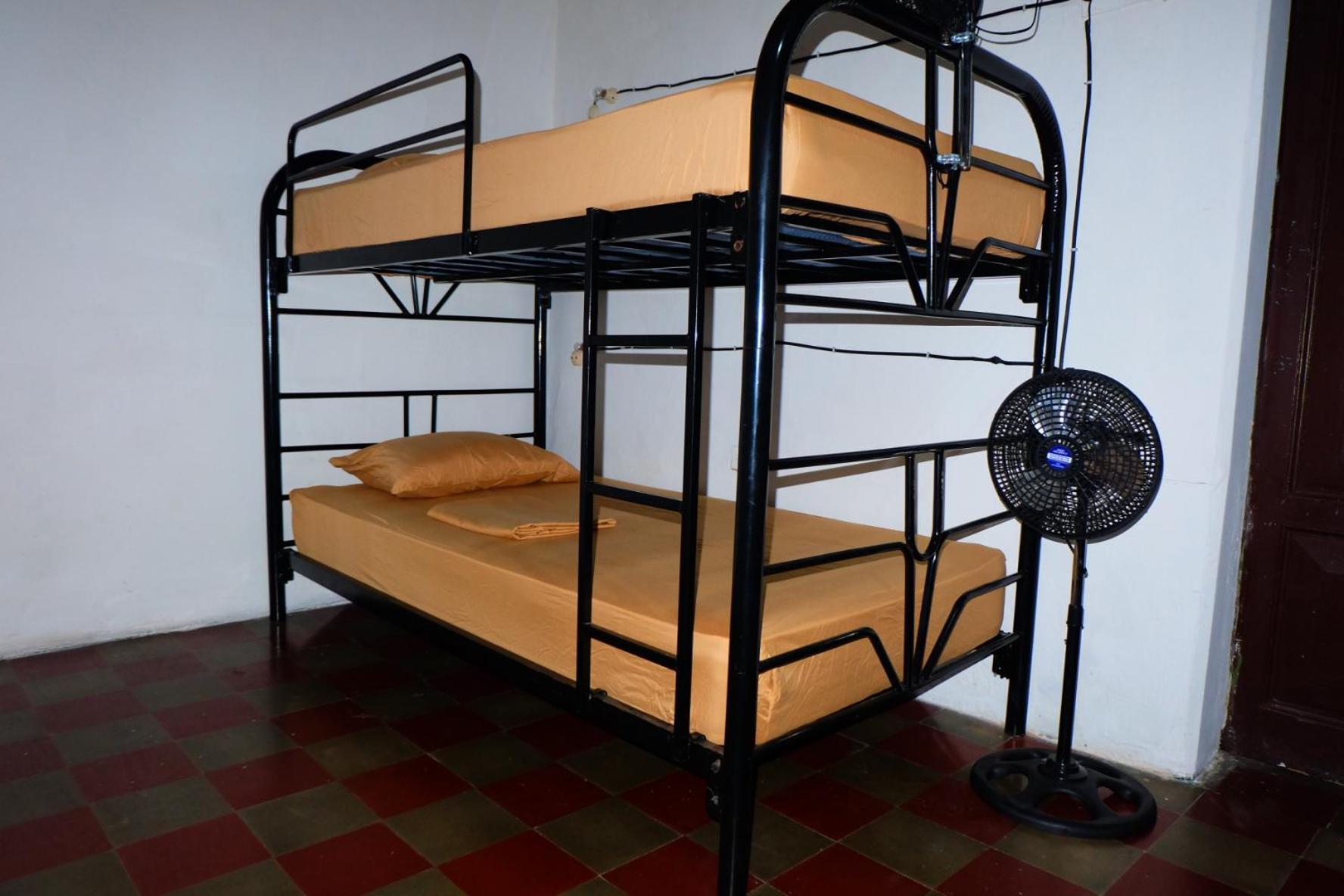Deakachimba Hostel غرناطة المظهر الخارجي الصورة